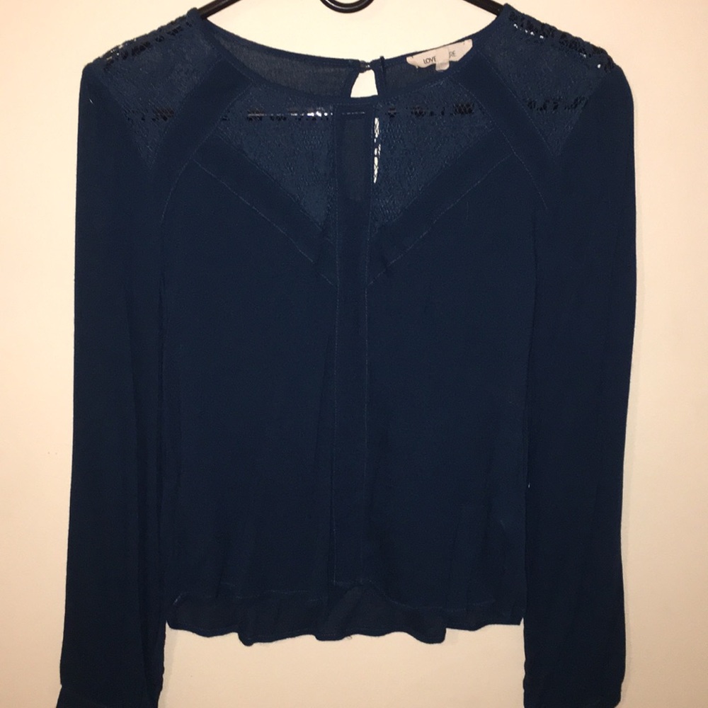 Beautiful lace neckline embellished blouse.
